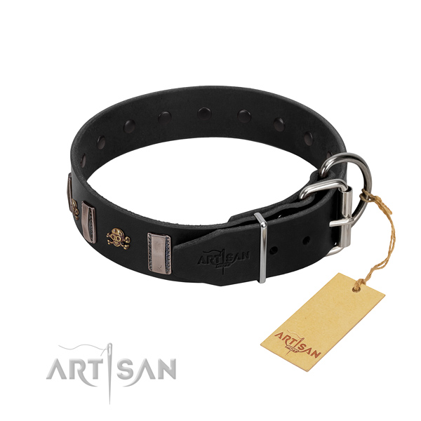 Embellished genuine leather dog collar for handy use